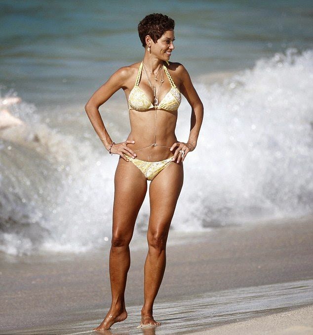 Nicole mitchell bikini congratulate Any dialogue nicole mitchell bikini with you